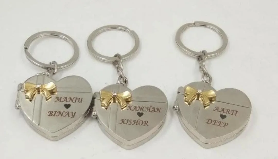Set of engraved heart keychains with couple names and gold bows