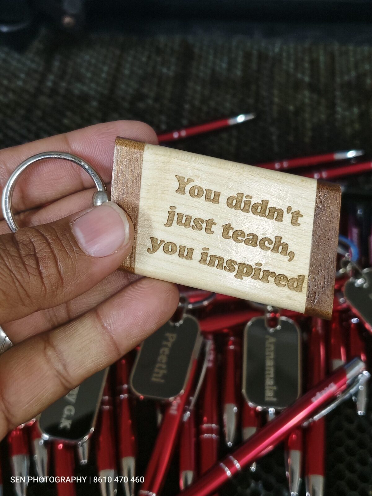 Wooden keychain engraved with the message You did not just teach you inspired