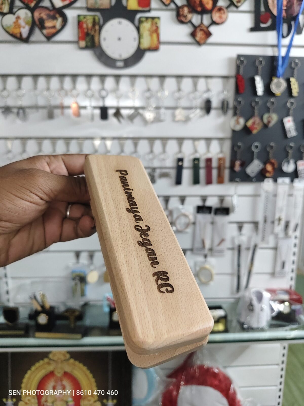 Custom engraved wooden gift box for pens
